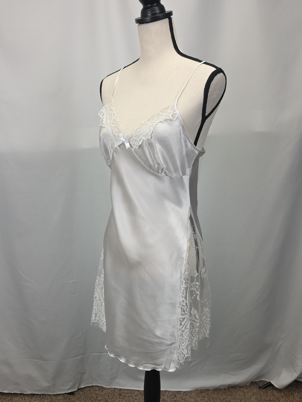Satin Lace-Trim Chemise Slip in White Size Small